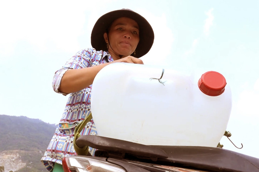 Chuyện lạ An Giang: Giếng nước tự nhiên giữa cánh đồng quanh năm cho nước ngọt - Ảnh 6. Chuyện lạ An Giang: Giếng nước tự nhiên giữa cánh đồng quanh năm cho nước ngọt - Ảnh 6.