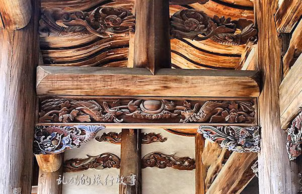 Bí ẩn khu nhà cổ hàng trăm năm, nặng 10.000 tấn ẩn mình trong rừng sâu ở Trung Quốc - Ảnh 5.