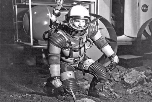 Ai là người duy nhất được an táng trên Mặt Trăng? - Ảnh 3.