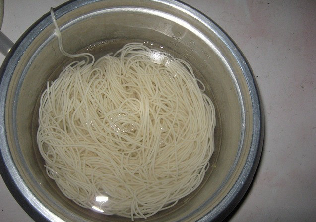 Đầu bếp hướng dẫn cách chần mì đúng cách, vừa ngon lại vừa không dính bết - Ảnh 3.
