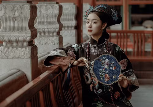 Vị hoàng hậu xinh đẹp, danh giá nhưng chưa từng được chồng chạm vào người - Ảnh 3.