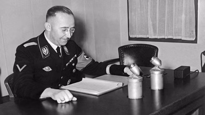 Chỉ huy lực lượng SS Heinrich Himmler.