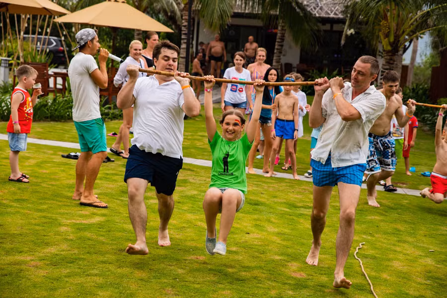 Điều ít biết về Crystal Bay: Doanh nghiệp sở hữu dòng khách lớn - Ảnh 1.