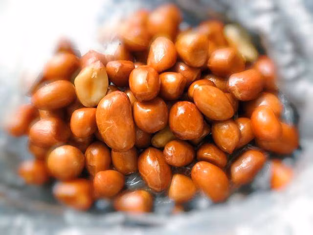 Muốn lạc rang muối giòn tan, thơm phức, chỉ cần vài giọt này - Ảnh 4.