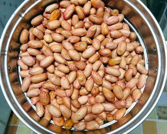 Muốn lạc rang muối giòn tan, thơm phức, chỉ cần vài giọt này - Ảnh 2.