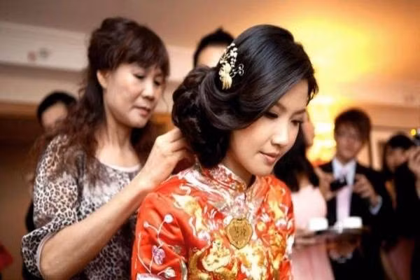 Chàng rể bất ngờ trước món quà hồi môn của mẹ vợ giàu có - Ảnh 2.