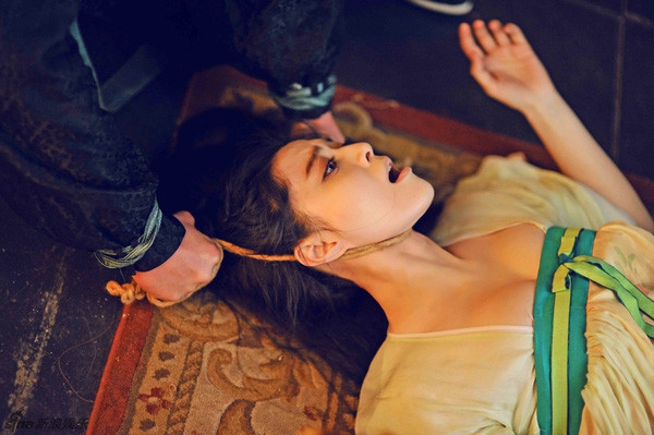 &quot;Cười ngất&quot; vì cảnh mỹ nhân phim cổ trang Trung Quốc lộ &quot;sạn siêu to khổng lồ&quot;, khán giả ngán ngẩm - Ảnh 7.