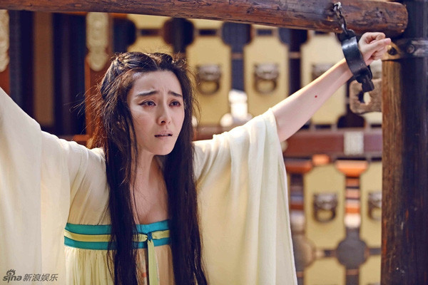 &quot;Cười ngất&quot; vì cảnh mỹ nhân phim cổ trang Trung Quốc lộ &quot;sạn siêu to khổng lồ&quot;, khán giả ngán ngẩm - Ảnh 5.