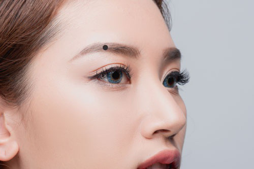 5 nốt ruồi phúc đức trên gương mặt, ai sở hữu thì một đời may mắn, thăng hoa phát tài - Ảnh 3. 5 nốt ruồi phúc đức trên gương mặt, ai sở hữu thì một đời may mắn, thăng hoa phát tài - Ảnh 3.