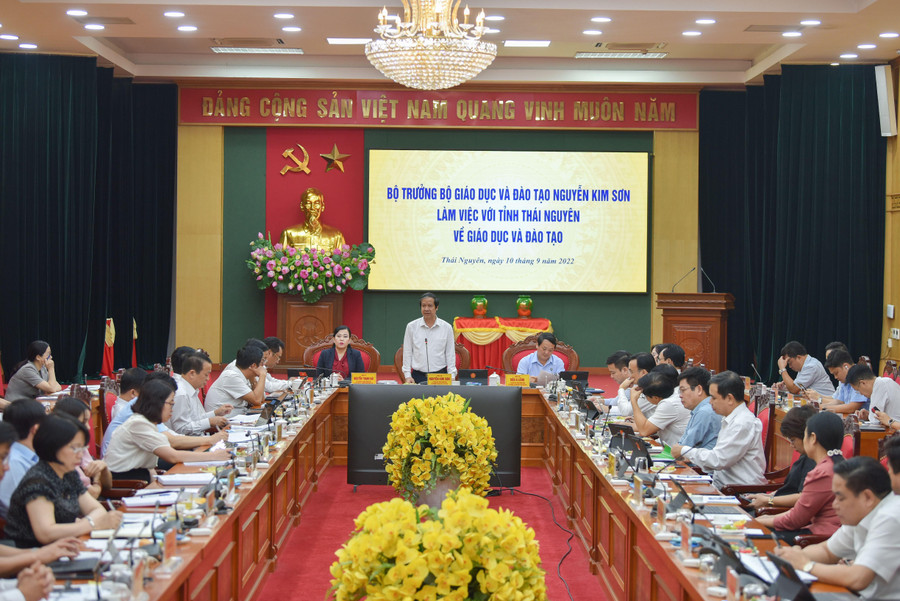 Quang cảnh buổi làm việc.