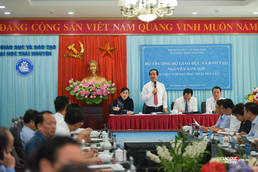 Bộ trưởng Nguyễn Kim Sơn và đoàn công tác làm việc với ĐH Thái Nguyên Bộ trưởng Nguyễn Kim Sơn và đoàn công tác làm việc với ĐH Thái Nguyên