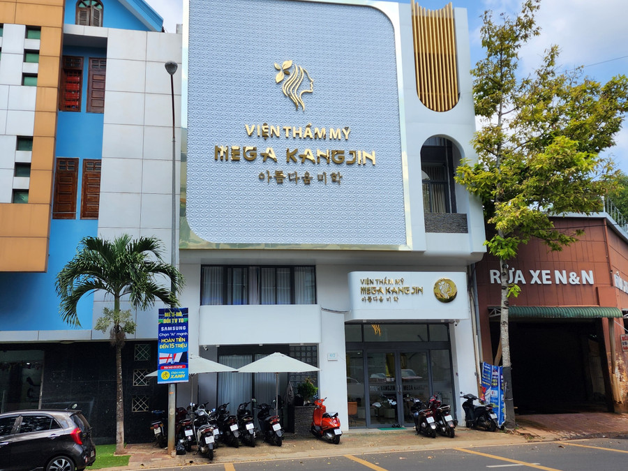 Viện thẩm mỹ Mega Kang Jin (TP Buôn Ma Thuột), bị tố là "hàng fake". (Ảnh: Thành Tâm)