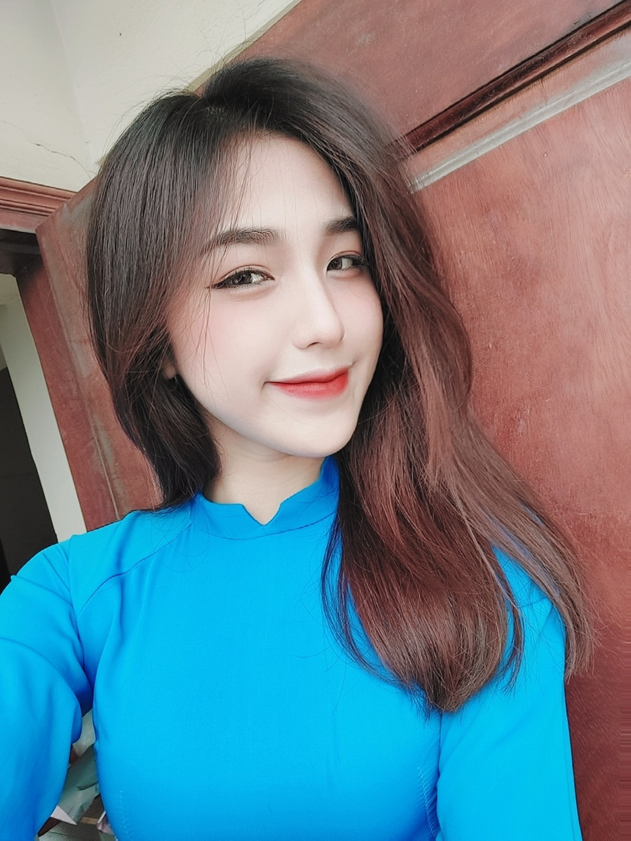 Trong trường, Huyền Trang tích cực tham gia các hoạt động của đội thanh niên tình nguyện, hơn thế cô nàng còn tham gia vào CLB võ thuật của trường. Trong trường, Huyền Trang tích cực tham gia các hoạt động của đội thanh niên tình nguyện, hơn thế cô nàng còn tham gia vào CLB võ thuật của trường.