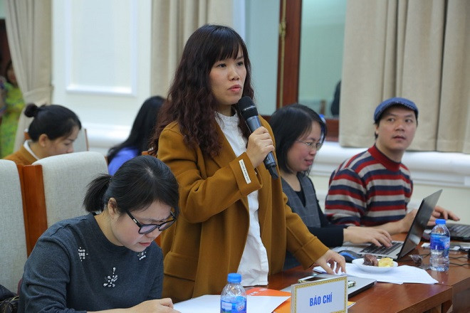 Các phóng viên khẳng định Giải báo chí toàn quốc “Vì sự nghiệp Giáo dục Việt Nam” là cơ hội để báo chí và xã hội hiểu hơn về GD, chia sẻ với GD và nhân lên niềm tin với của XH với ngành GD. Các phóng viên khẳng định Giải báo chí toàn quốc “Vì sự nghiệp Giáo dục Việt Nam” là cơ hội để báo chí và xã hội hiểu hơn về GD, chia sẻ với GD và nhân lên niềm tin với của XH với ngành GD.