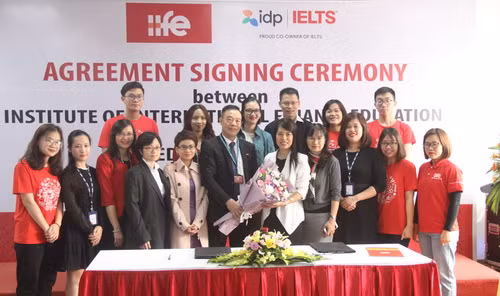 Lễ ký kết diễn ra thành công, trước sự chứng kiến của đông đảo cán bộ, giảng viên và học viên