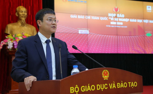 Thứ trưởng Lê Hải An phát biểu tại buổi họp báo Thứ trưởng Lê Hải An phát biểu tại buổi họp báo