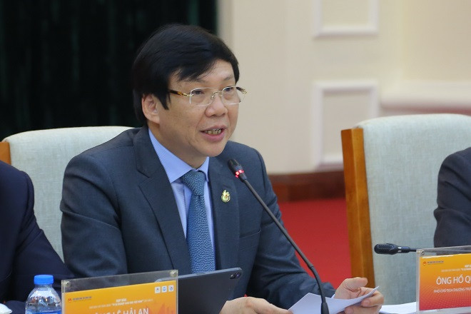 Phó Chủ tịch Hội Nhà báo Việt Nam Hồ Quang Lợi trả lời các câu hỏi của PV báo chí tại buổi họp báo. Phó Chủ tịch Hội Nhà báo Việt Nam Hồ Quang Lợi trả lời các câu hỏi của PV báo chí tại buổi họp báo.