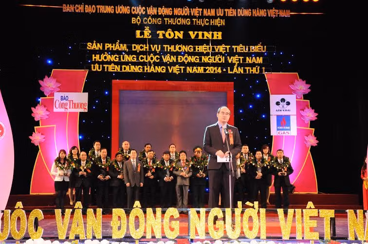 Tôn vinh doanh nghiệp thực hiện tốt cuộc vận động “Người Việt dùng hàng Việt”