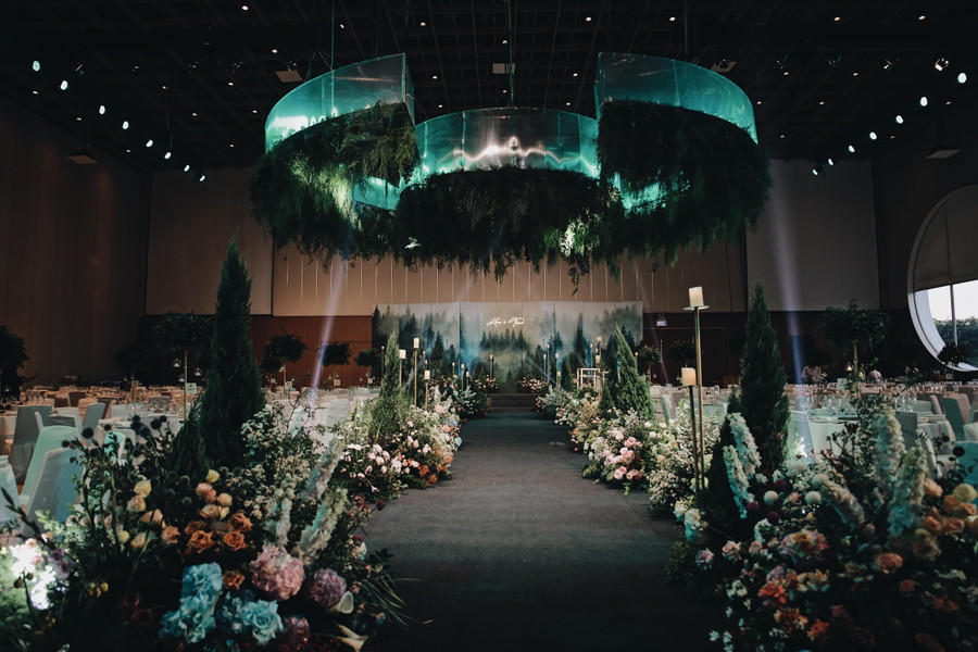 Khu vực lễ đường đẹp như một cánh rừng Bắc Âu.