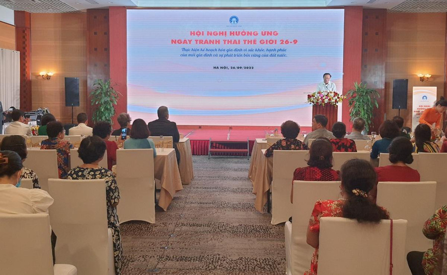 Ông Nguyễn Doãn Tú - Tổng trưởng Tổng Cục Dân số - Kế hoạch hóa gia đình (Bộ Y tế) phát biểu tại Hội nghị hưởng ứng ngày tránh thai thế giới 26/9. Ông Nguyễn Doãn Tú - Tổng trưởng Tổng Cục Dân số - Kế hoạch hóa gia đình (Bộ Y tế) phát biểu tại Hội nghị hưởng ứng ngày tránh thai thế giới 26/9.