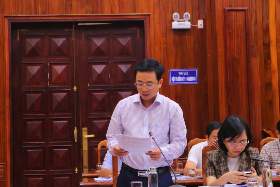 Ông Đặng Ngọc Tuấn – Giám đốc Sở GD&amp;ĐT Quảng Bình trình bày dự thảo quy chế hoạt động và phân công nhiệm vụ các thành viên Ban Chỉ đạo.