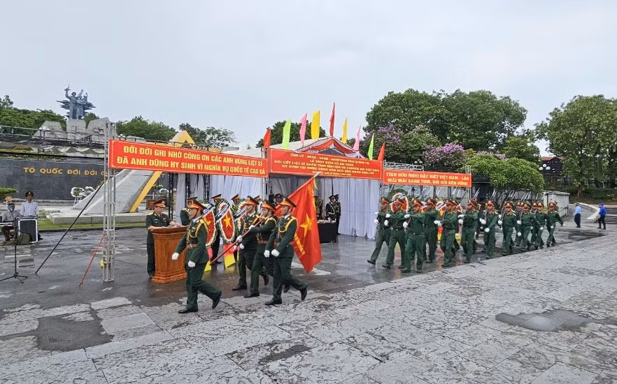 Phó Chủ tịch UBND tỉnh Quảng Trị bày tỏ lòng biết ơn những tình cảm tốt đẹp và sự giúp đỡ nhiệt thành của Đảng bộ, chính quyền và Nhân dân tỉnh Savanakhet.