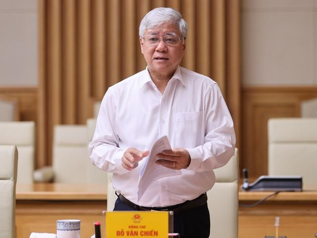 Đồng chí Đỗ Văn Chiến, Bí thư Trung ương Đảng, Chủ tịch Ủy ban Trung ương Mặt trận Tổ quốc Việt Nam phát biểu tại phiên họp. Ảnh: VGP/Nhật Bắc.