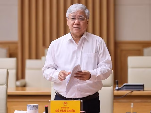 Đồng chí Đỗ Văn Chiến, Bí thư Trung ương Đảng, Chủ tịch Ủy ban Trung ương Mặt trận Tổ quốc Việt Nam phát biểu tại phiên họp. Ảnh: VGP/Nhật Bắc.