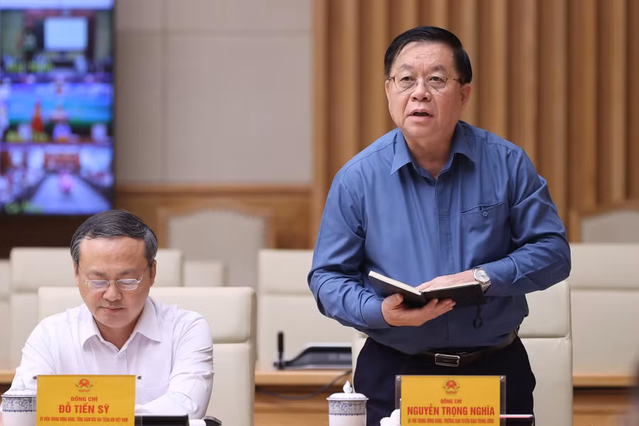 Đồng chí Nguyễn Trọng Nghĩa, Bí thư Trung ương Đảng, Trưởng Ban Tuyên giáo Trung ương phát biểu. Ảnh: VGP/Nhật Bắc.