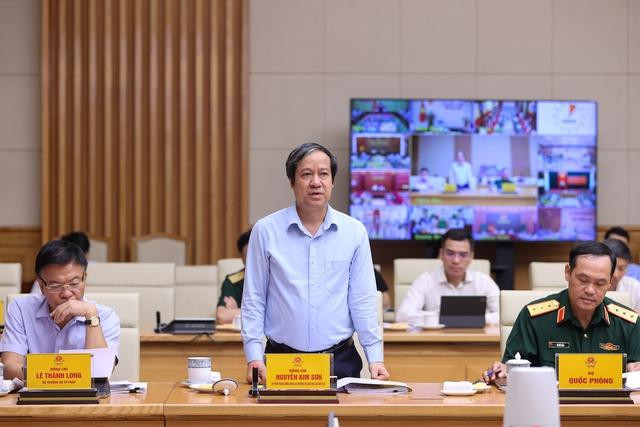 Bộ trưởng Bộ Giáo dục và Đào tạo Nguyễn Kim Sơn phát biểu tại phiên họp. Ảnh: VGP/Nhật Bắc.