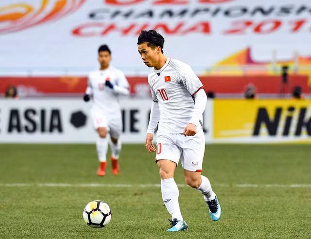 Công Phượng chơi nỗ lực, dù bị thay ra ở hiệp 2