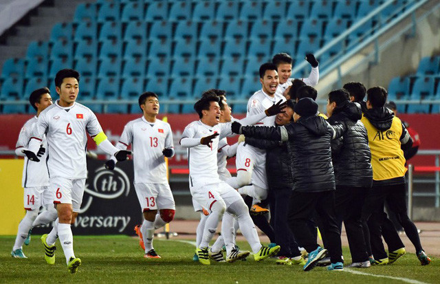Niềm vui vỡ òa của U23 Việt Nam sau khi thắng trên chấm phạt đền Niềm vui vỡ òa của U23 Việt Nam sau khi thắng trên chấm phạt đền