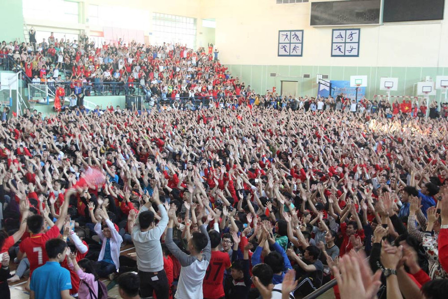 "Rừng" cánh tay ở Trường ĐH Bách khoa Hà Nội "Rừng" cánh tay ở Trường ĐH Bách khoa Hà Nội