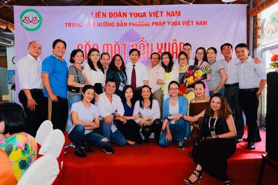 Các hội viên liên đoàn yoga Việt Nam tại buổi gặp mặt Các hội viên liên đoàn yoga Việt Nam tại buổi gặp mặt