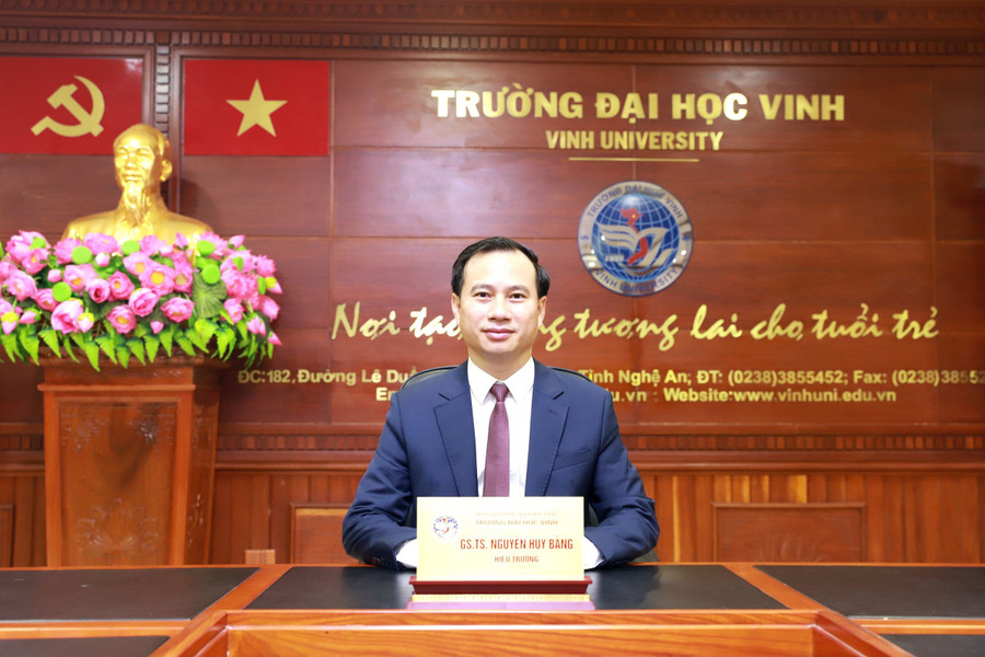 GS.TS. Nguyễn Huy Bằng - Hiệu trưởng Trường Đại học Vinh.