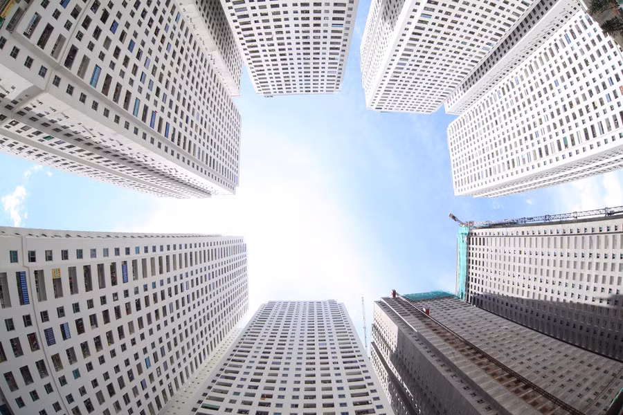 Hai dự án tổ hợp chung cư và dịch vụ thương mại tại ô HH3, lô CC6 khu dịch vụ tổng hợp - nhà ở Linh Đàm và tổ hợp chung cư - dịch vụ thương mại tại ô HH4 thuộc lô CC6, Linh Đàm cũng xây dựng sai quy hoạch, xây thiếu 2 tầng hầm chung cư.