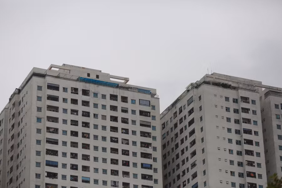 Chị Lương - sống tại toà HH2B Linh Đàm cho biết, đã chuyển về sống tại đây nhiều năm, tiền nhà đã thanh toán hết nhưng cho đến thời điểm này vẫn chưa được cấp giấy chứng nhận quyền sử dụng.