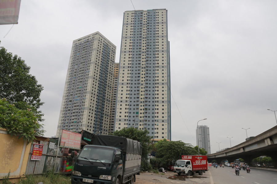 Trong khi đó, chung cư Kim Văn - Kim Lũ cũng được xác định vi phạm mật độ xây dựng, sai với kiến trúc quy hoạch. Trong khi đó, chung cư Kim Văn - Kim Lũ cũng được xác định vi phạm mật độ xây dựng, sai với kiến trúc quy hoạch.