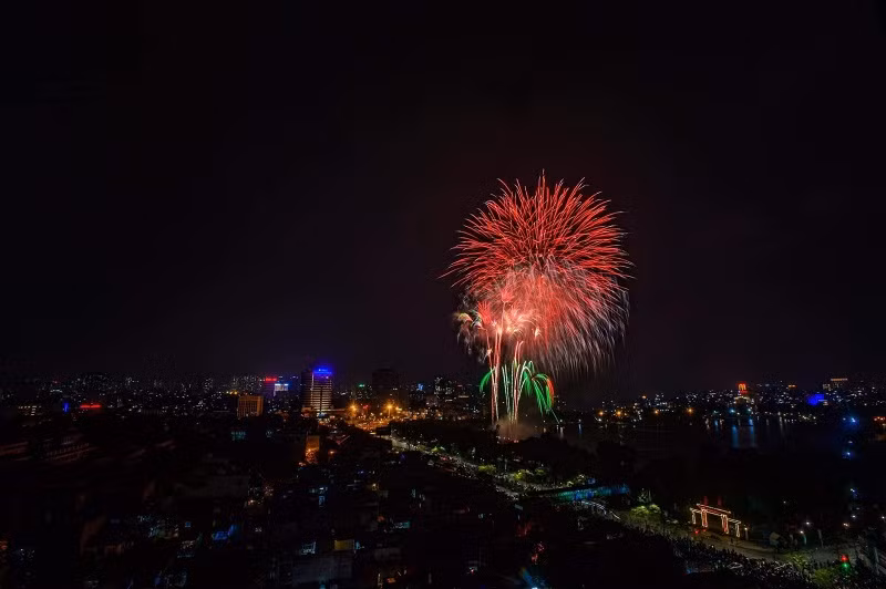 Mãn nhãn với màn pháo hoa tầm cao duy nhất tại Hà Nội, chào Xuân Tân Sửu 2021 ảnh 19