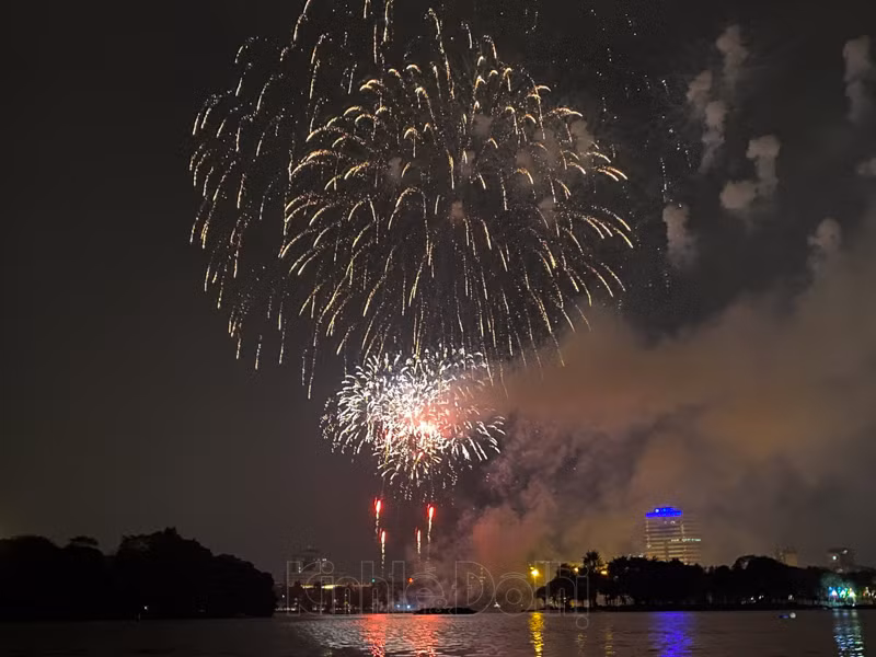 Mãn nhãn với màn pháo hoa tầm cao duy nhất tại Hà Nội, chào Xuân Tân Sửu 2021 ảnh 17
