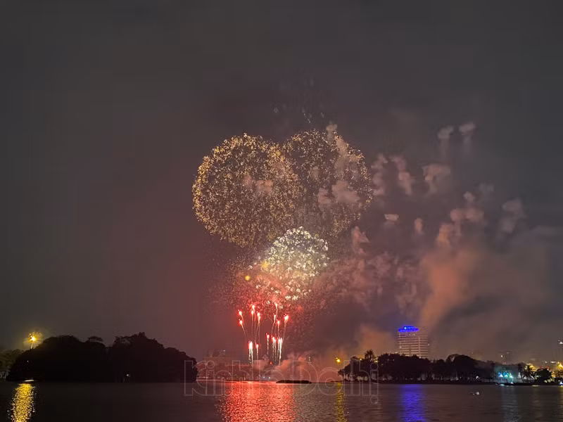 Mãn nhãn với màn pháo hoa tầm cao duy nhất tại Hà Nội, chào Xuân Tân Sửu 2021 ảnh 13