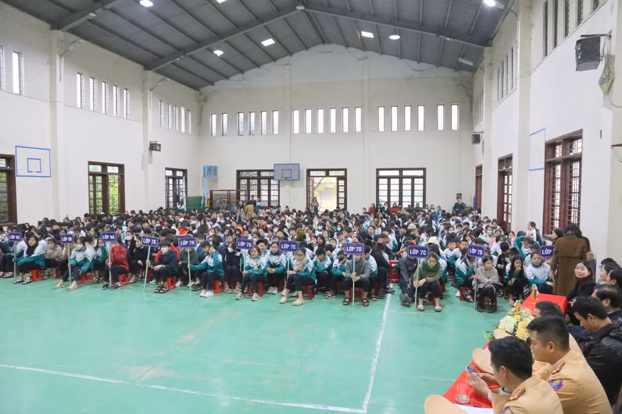 Chương trình thu hút hàng trăm học sinh tham gia.