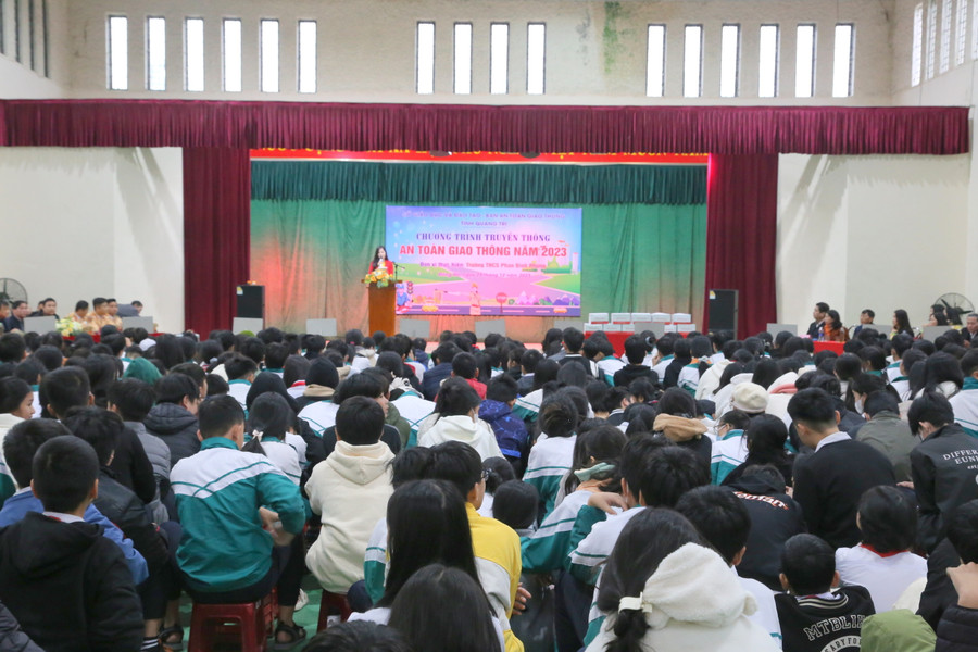 Chương trình truyền thông An toàn giao thông cho học sinh. Chương trình truyền thông An toàn giao thông cho học sinh.