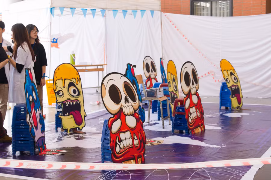 Hòa mình vào không khí của Spring-kles, khách tham dự sẽ khám phá thế giới khoa học muôn màu muôn vẻ thông qua vô vàn hoạt động bổ ích của sự kiện. Hòa mình vào không khí của Spring-kles, khách tham dự sẽ khám phá thế giới khoa học muôn màu muôn vẻ thông qua vô vàn hoạt động bổ ích của sự kiện.