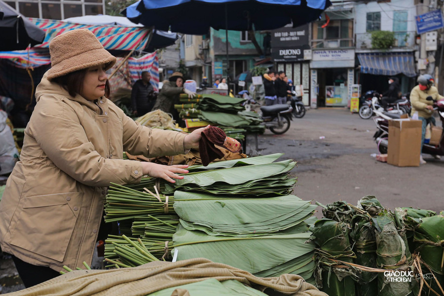 Tính đến thời điểm này, nhiều tiểu thương cho biết, lượng khách đến mua giảm mạnh so với mọi năm. Tính đến thời điểm này, nhiều tiểu thương cho biết, lượng khách đến mua giảm mạnh so với mọi năm.