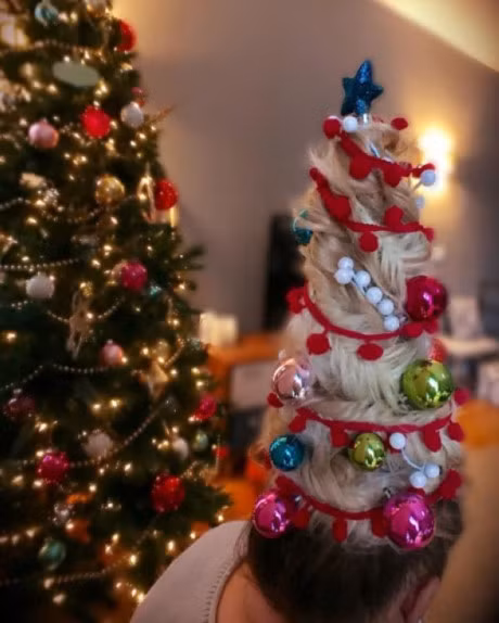 Thu vi va hai huoc voi kieu toc cay thong Noel - Anh 6