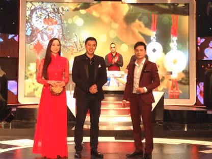 Nhung MC gan bo voi Chiec non ky dieu qua 15 nam - Anh 7