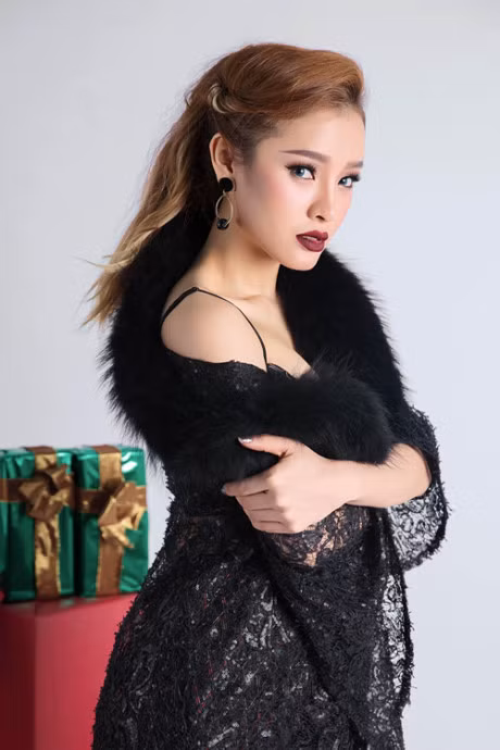 Sao Viet dua nhau tung anh moi ruc ro don Giang sinh - Anh 9