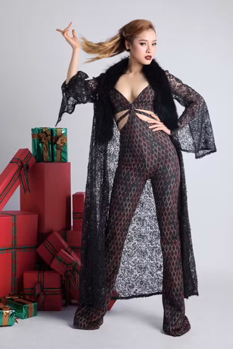 Sao Viet dua nhau tung anh moi ruc ro don Giang sinh - Anh 10