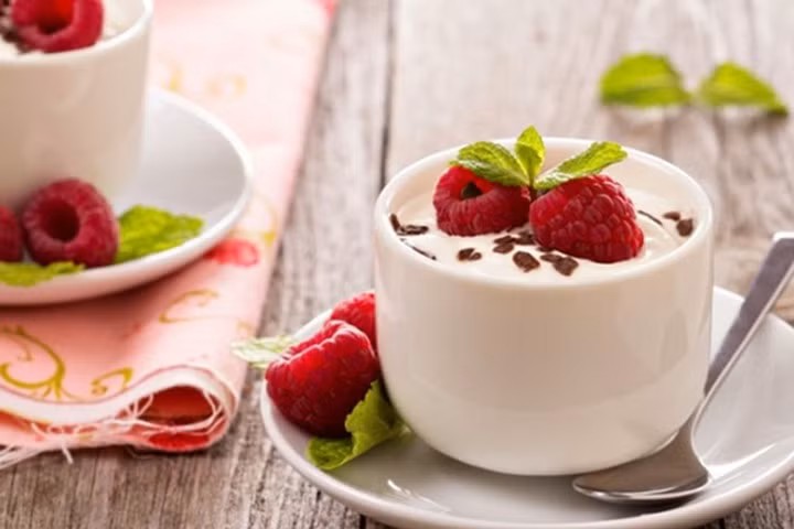 Kết hợp sữa chua và hoa quả cho trẻ sao cho đúng?